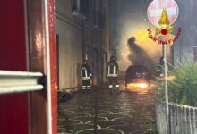 Forino| Auto in fiamme in piazza Municipio, indagano i carabinieri