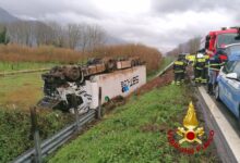 Atripalda| Autotreno si ribalta sul raccordo Avellino-Salerno, conducente miracolato