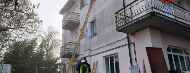 Lioni| Incendio in un’abitazione: padre e figlio scappano, 80enne salvata dai vigili del fuoco