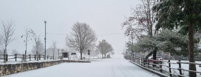 Piano neve in Irpinia, Prefettura in allerta: riflettori sull’Ofantina. Provincia operativa con uomini e mezzi