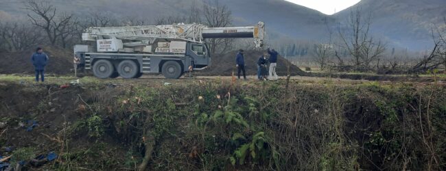 Sant’Agata de’ Goti| Arrivata la gru, riprendono i lavori al cimitero per il recupero delle bare