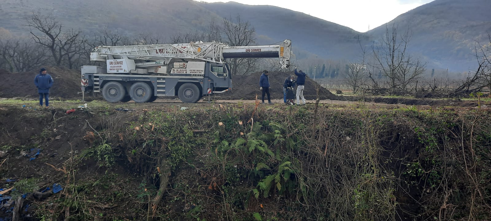 Sant’Agata de’ Goti| Arrivata la gru, riprendono i lavori al cimitero per il recupero delle bare