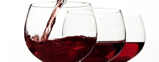 Vino non tracciato, sequestrati 700 ettolitri di bianco e rosso per 54mila euro