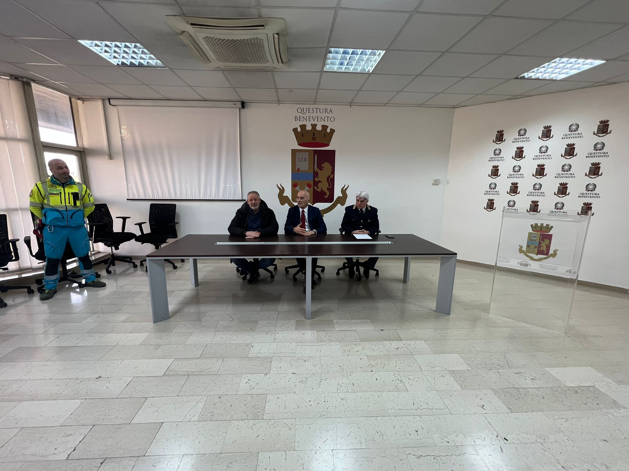 L’app della Polizia si rinnova. Il questore Giobbi: “E’ come avere un poliziotto in tasca”