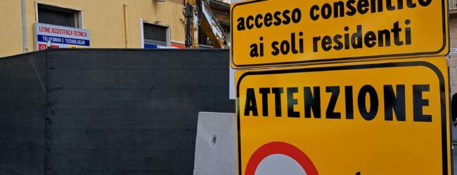 Pics, iniziati i lavori all’Arco di Traiano: rimossi i basoli in via dei Mulini