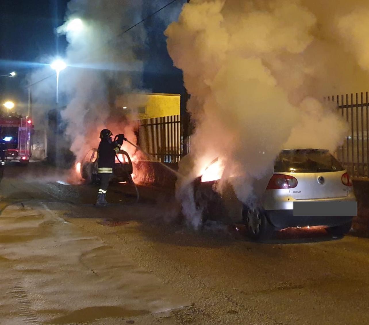 Benevento, in fiamme due auto nel Rione Ferrovia