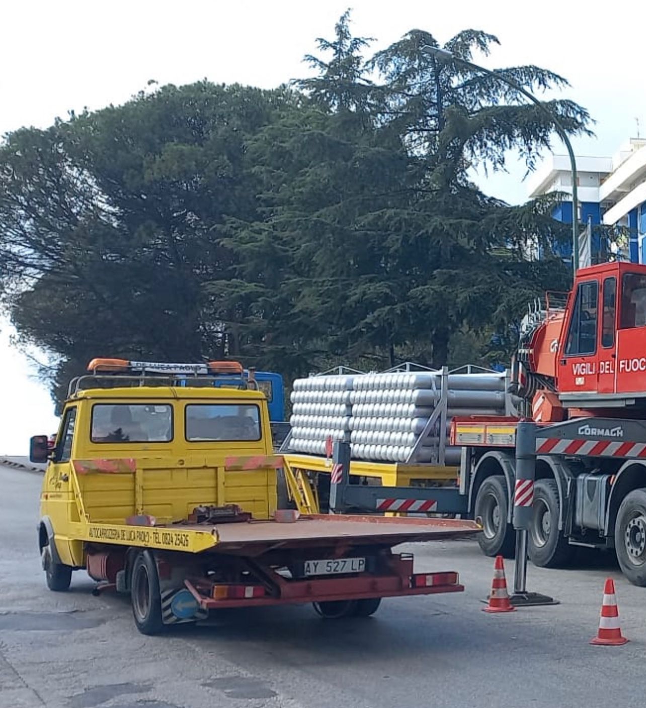 Camion carico di bombole perde il traino, paura al Rione Libertà