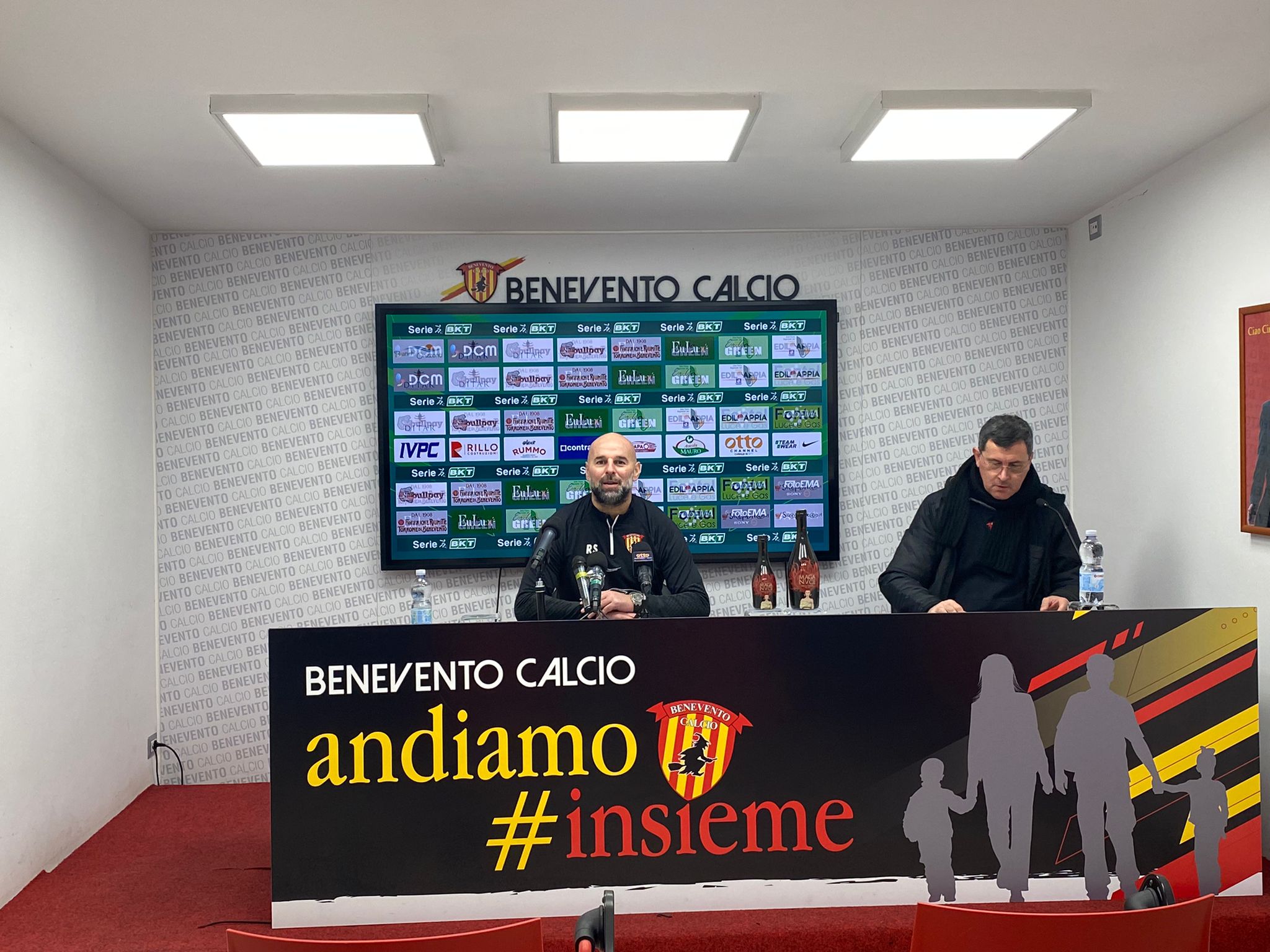 Benevento, Stellone: “Sono sicuro che usciremo da questa situazione. Felicissimo di essere qui”