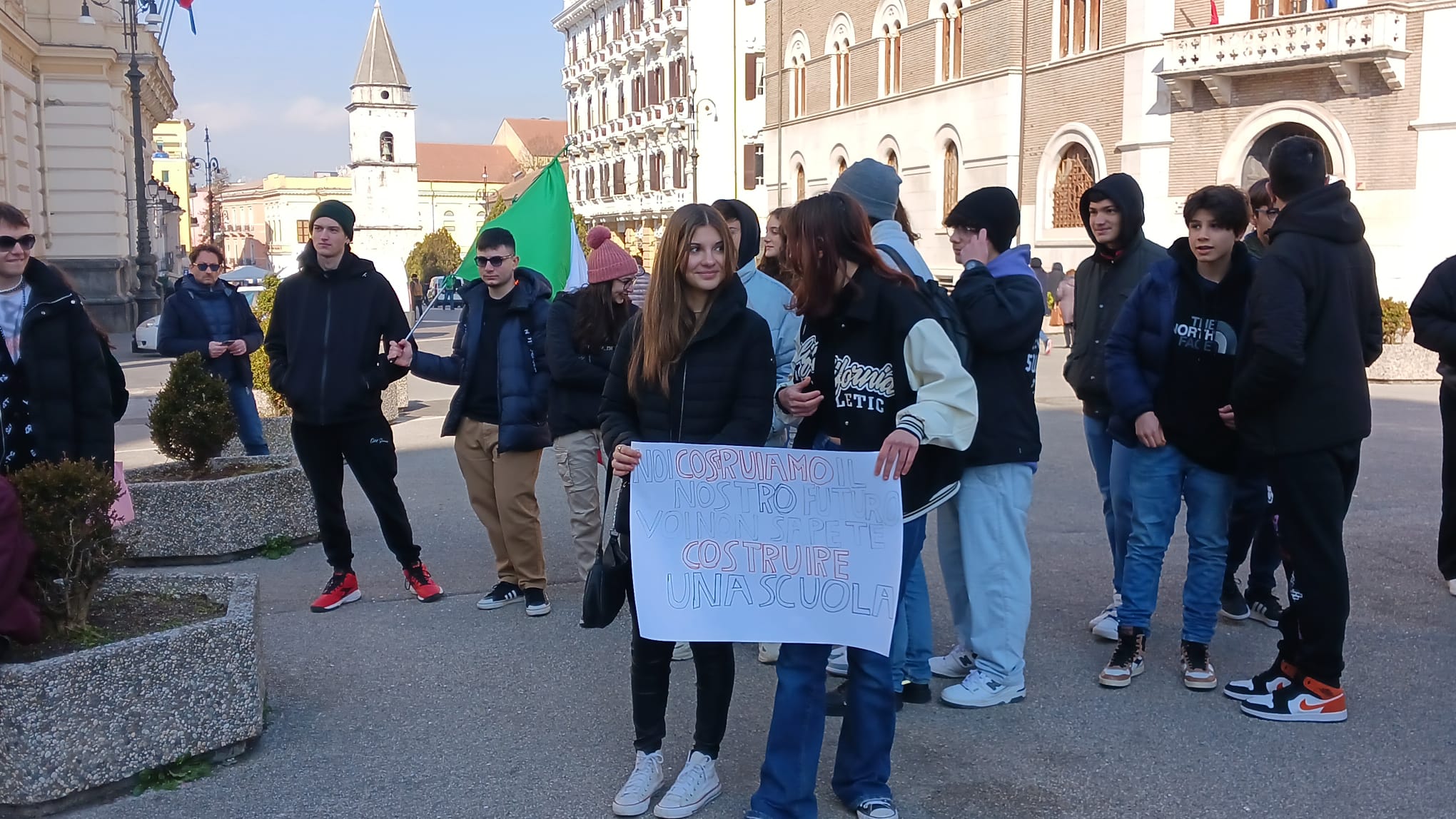 Edilizia scolastica, gli studenti di Benevento in presidio per ‘una scuola sicura’