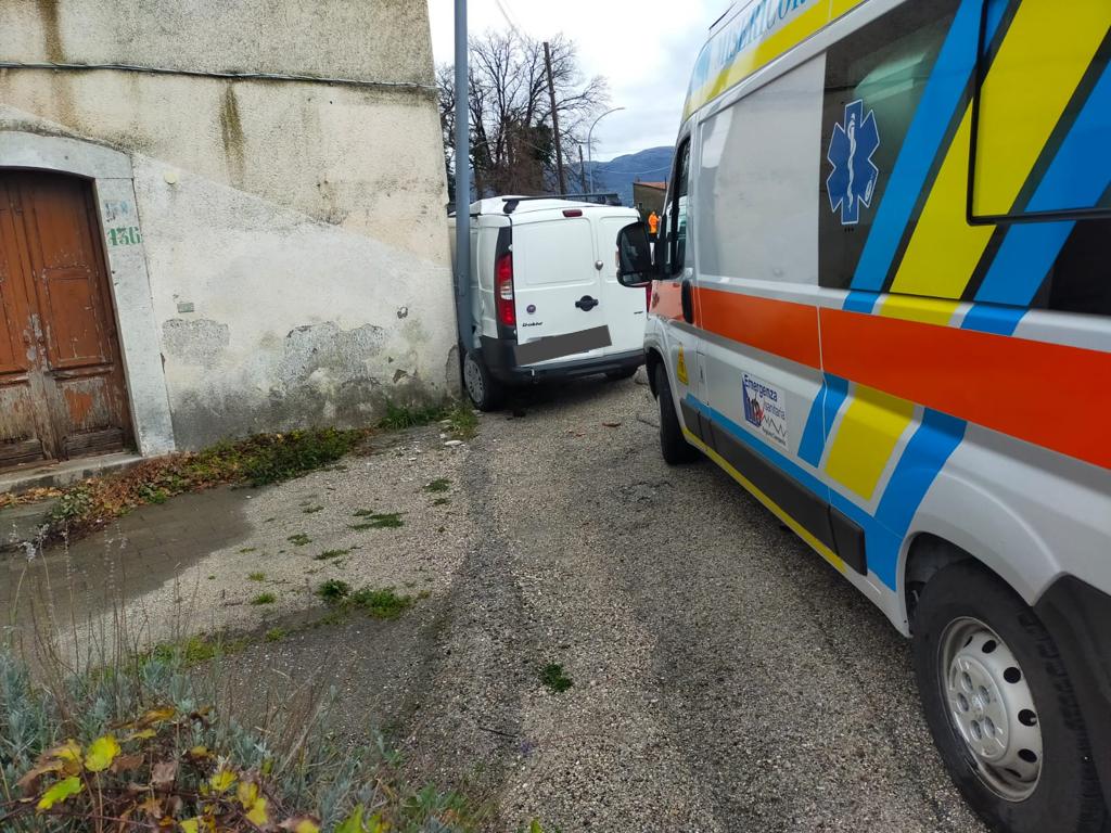 Telese Terme, fiorino finisce contro un muro, ferito un 53enne