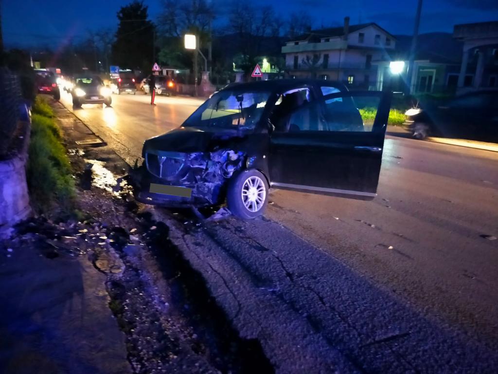 Sant’Agata De’ Goti, scontro tra due auto: ferito un 45enne di Limatola