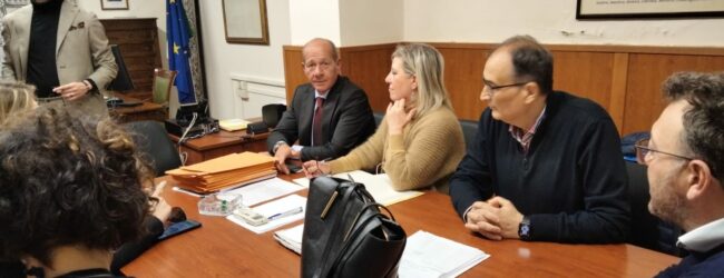 Debiti, Consiglio il 29. Rientra il caso Capuano