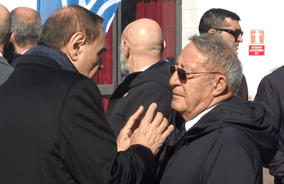 Quei fischi nel braccio di ferro tra Mastella e Vigorito