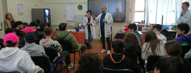Benevento|All’Istituto ‘Federico Torre’ lezione di scienza e..teatro con ‘Le Muse di Archimede’