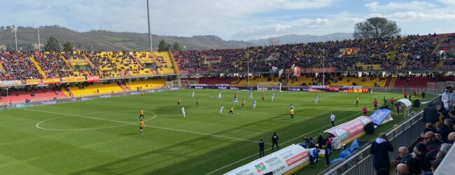 Benevento-Como: 0-0. I giallorossi tengono il punto in inferiorità numerica