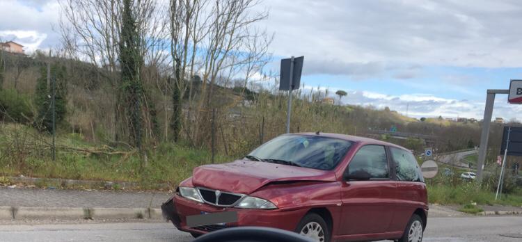 Tamponamento alle porte di Benevento, traffico rallentato