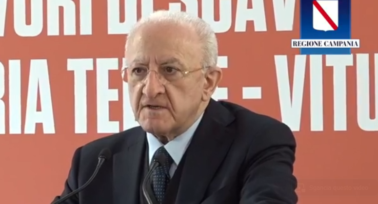 Ponte, De Luca: porto Salvini nel cuore come una reliquia