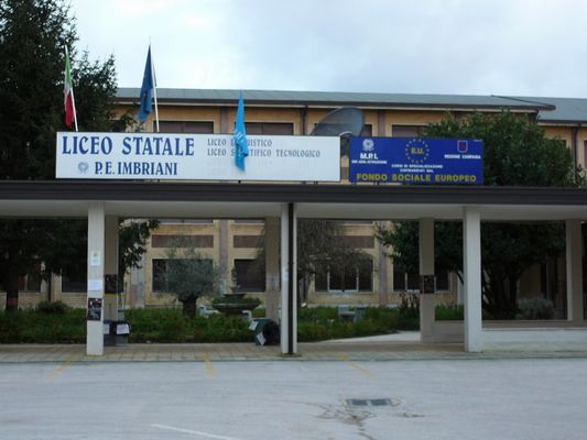 Avellino| Il liceo Imbriani si prepara a difendere il titolo di “Debate”: in cattedra la prof Venezia e la 5BT