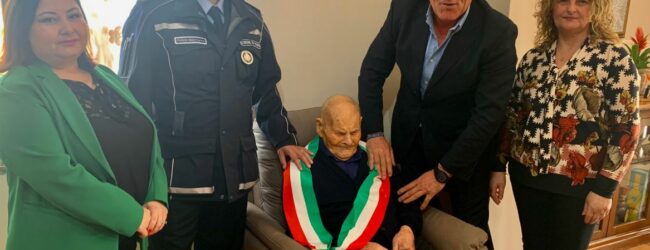 Paupisi in festa per i 105 anni di Carmine Fusco, nonno da record