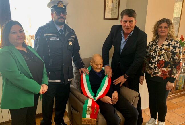 Paupisi in festa per i 105 anni di Carmine Fusco, nonno da record
