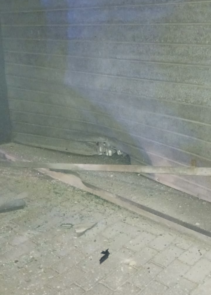 Benevento, bomba carta esplode davanti ad un negozio: danni alla serranda