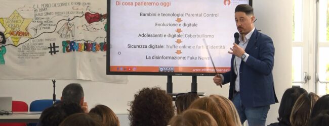 “Tecnologia consapevole”: seminario alla Scuola Secondaria Lucarelli di Benevento