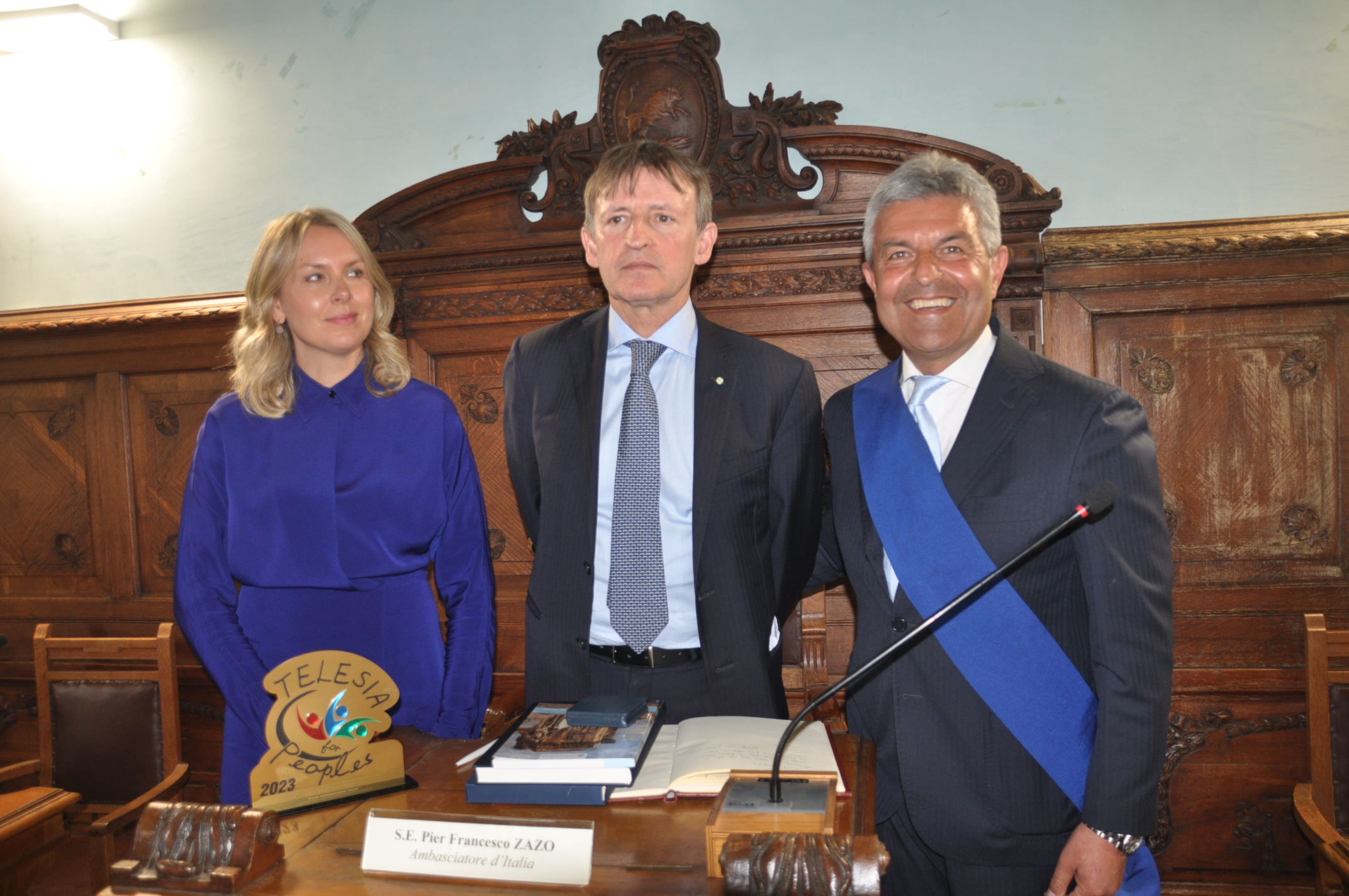 L’Ambasciatore Zazo alla Rocca dei Rettori per la firma del “Libro degli Ospiti d’Onore”