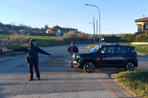 Val Fortore, controlli in strada dei Carabinieri: un denunciato, patenti di guida ritirate, sanzioni e sequestri