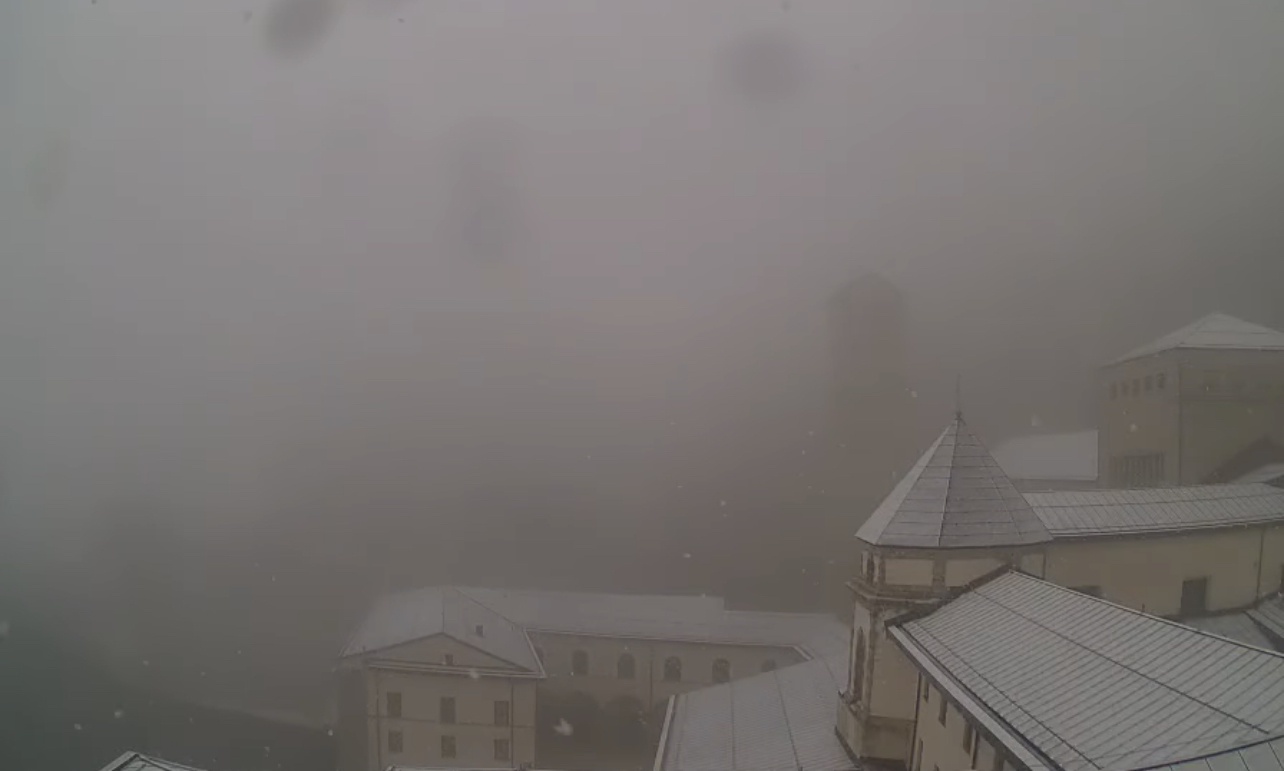 Temperature di nuovo in calo, nevica a Montevergine