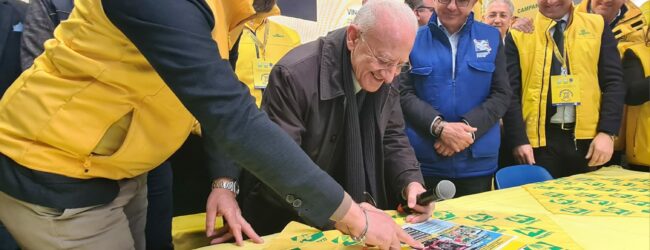 De Luca firma petizione Coldiretti contro il cibo sintetico.