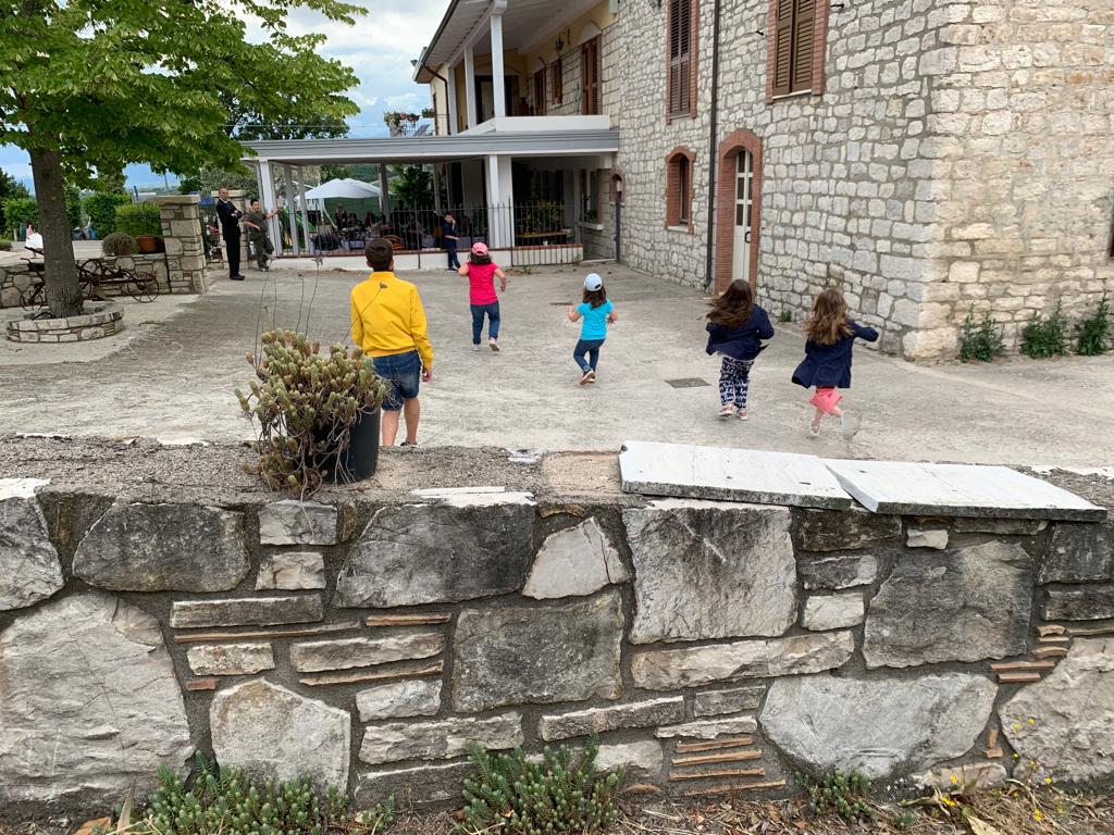 Ponte 25 Aprile, l’agriturismo che si trasforma.. dal buon cibo alla fattoria didattica