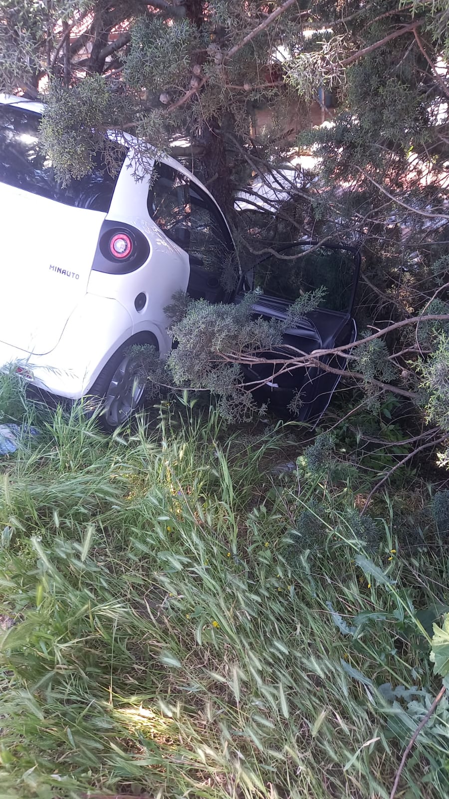 Benevento, minicar finisce fuori strada: paura per un 70enne di Calvi