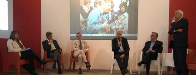 La fiaccola dell’Anarchia a Palazzo Paolo V