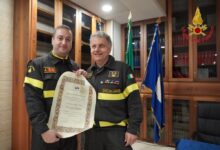 Avellino| Salvò una donna da un’abitazione in fiamme, premiato il vigile del fuoco Carmine Galasso