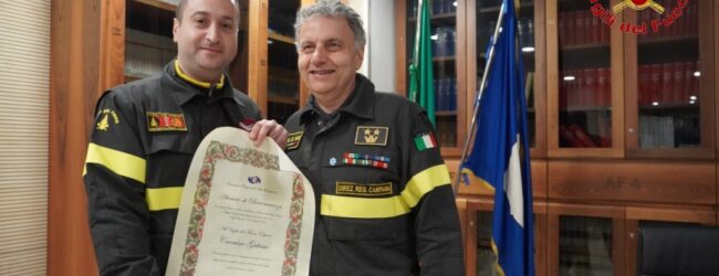 Avellino| Salvò una donna da un’abitazione in fiamme, premiato il vigile del fuoco Carmine Galasso