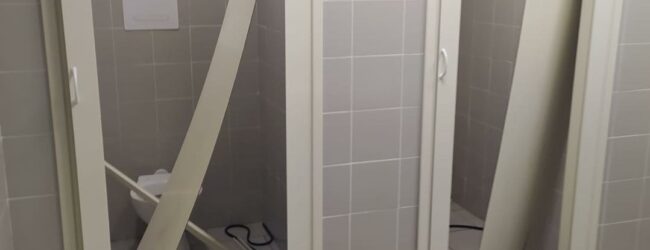 Avellino| Atti vandalici nei bagni pubblici di piazza Libertà, Festa promette una punizione esemplare
