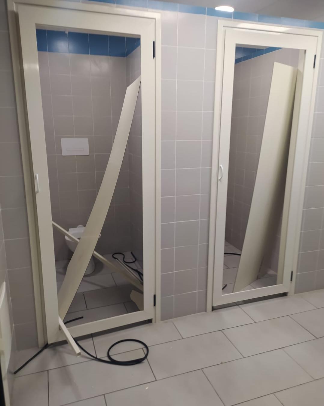 Avellino| Atti vandalici nei bagni pubblici di piazza Libertà, Festa promette una punizione esemplare