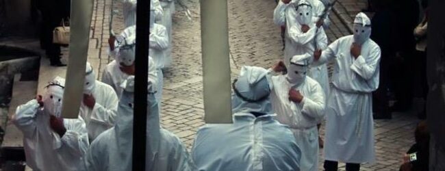 Pasqua, il venerdì santo a San Lorenzo Maggiore la processione dei Battenti