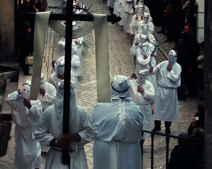Pasqua, il venerdì santo a San Lorenzo Maggiore la processione dei Battenti