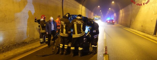 Solofra| Incidente in galleria, coinvolte due auto e un furgone: 4 le persone contuse