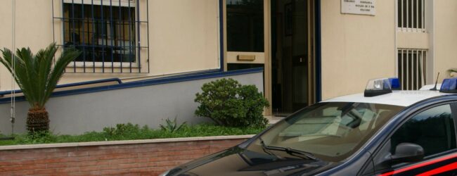 Sorpreso con droga e coltello alla guida di un’auto priva di assicurazione: denunciato 30enne di Baiano