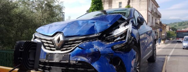 Benevento: scontro tra due auto lungo l’Appia, due feriti e traffico in tilt