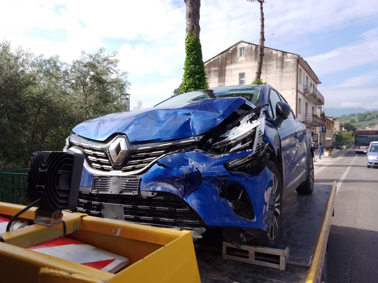 Benevento: scontro tra due auto lungo l’Appia, due feriti e traffico in tilt