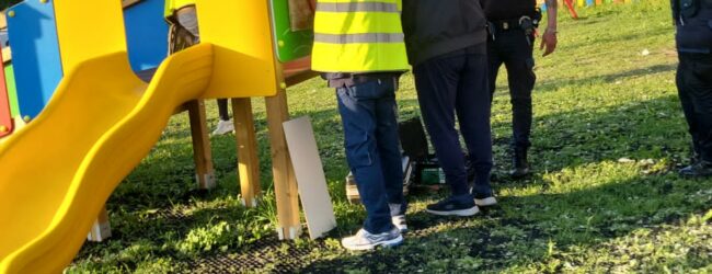 Danni al parco giochi di via Vittime di Nassiriya a Benevento: “atti indegni”