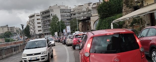 Semaforo di via Posillipo e inquinamento, l’associazione Ekoclub: “Il Comune corra ai ripari”