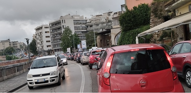 Semaforo di via Posillipo e inquinamento, l’associazione Ekoclub: “Il Comune corra ai ripari”