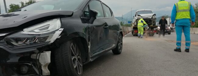 Scontro tra due auto alle porte di Benevento, due feriti lievi