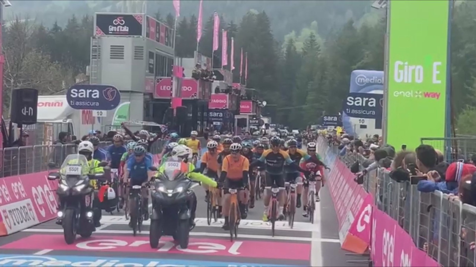 Giro d’Italia, arrivo in volata al Laceno. Grande successo per l’evento. Buonopane: vetrina importante
