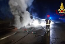 Bonito| In fiamme Sull’A16 tir che trasportava bottiglie d’acqua minerale