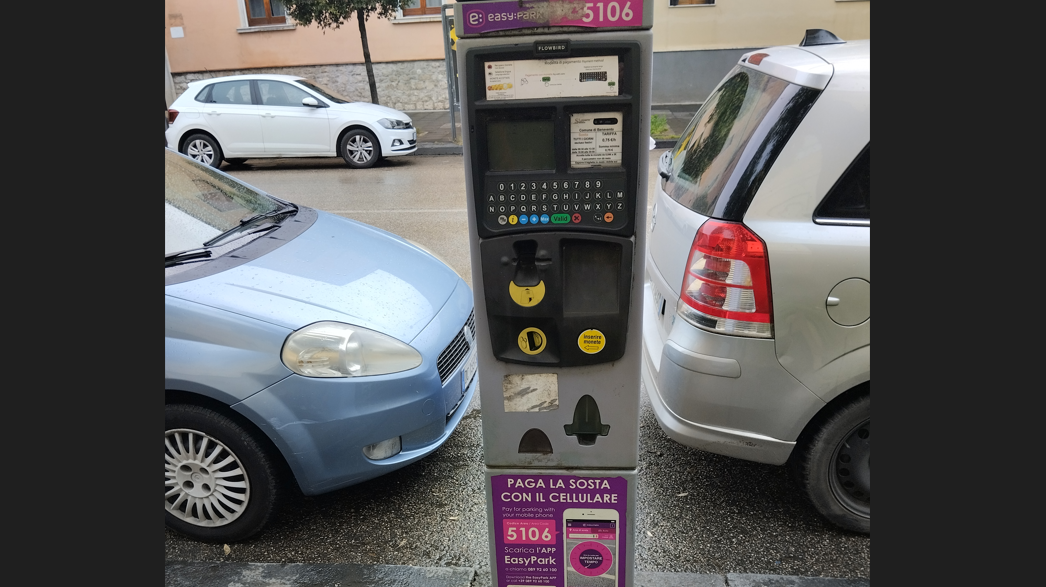 Strisce blu, la denuncia di Ekoclub Benevento: trovare un parcheggio in citta’ libero e’ impossibile